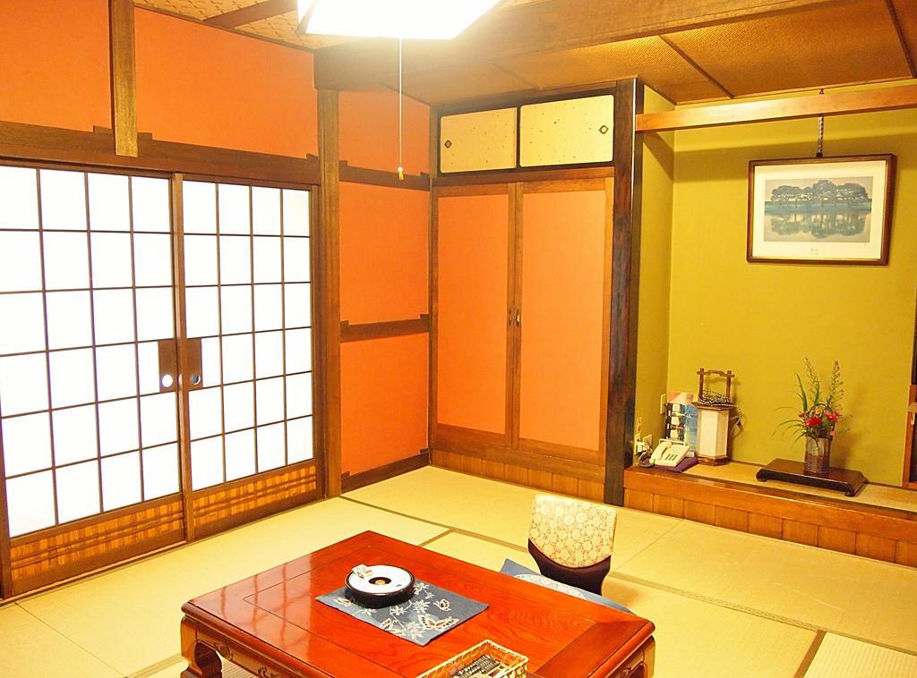 Chuo Hotel Chikuma Buitenkant foto