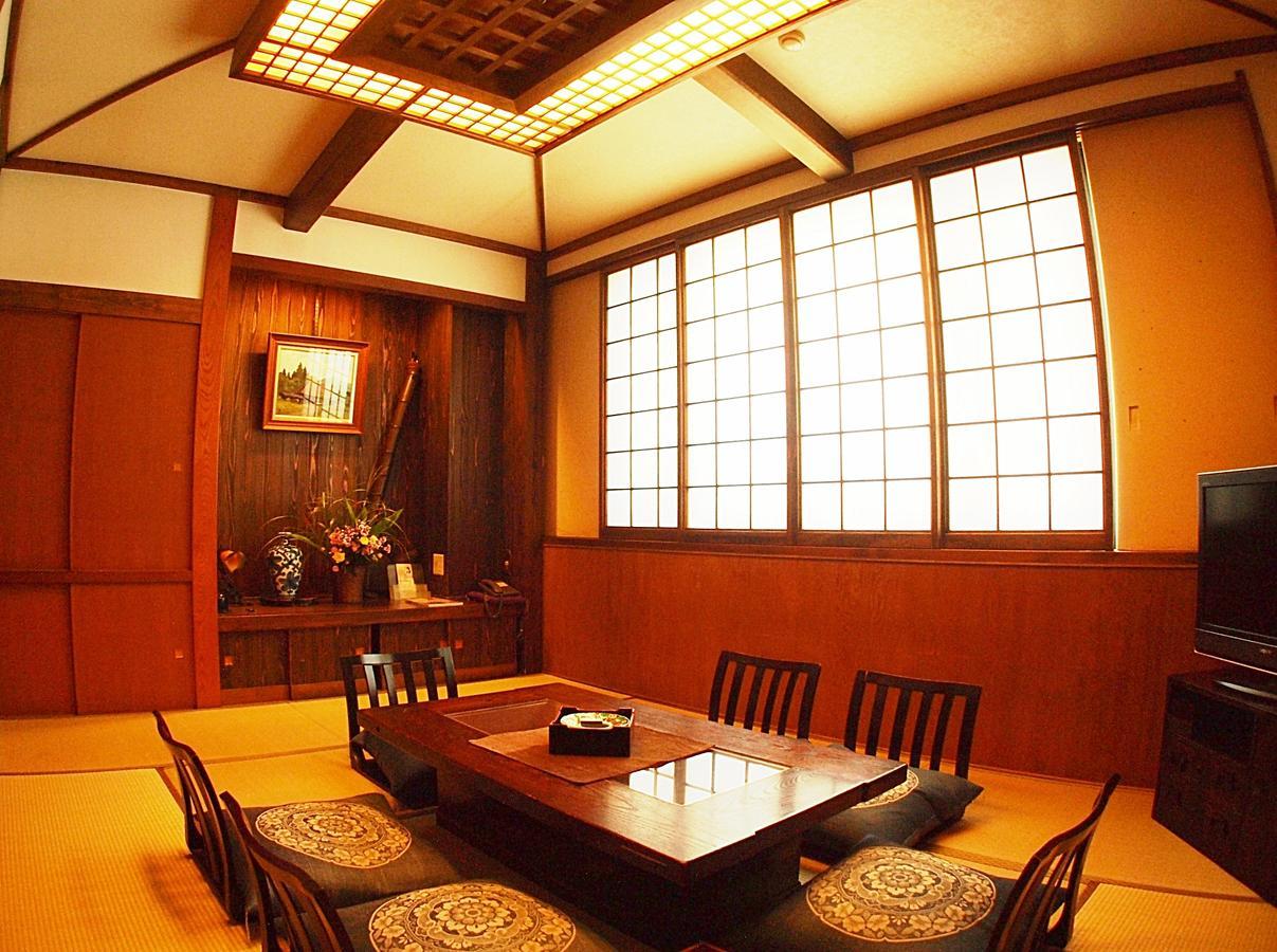 Chuo Hotel Chikuma Buitenkant foto