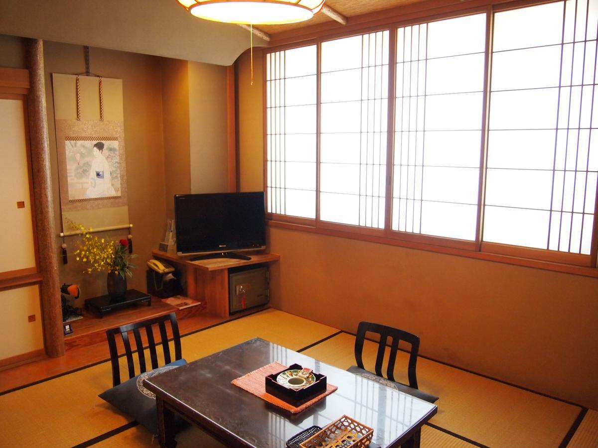 Chuo Hotel Chikuma Buitenkant foto